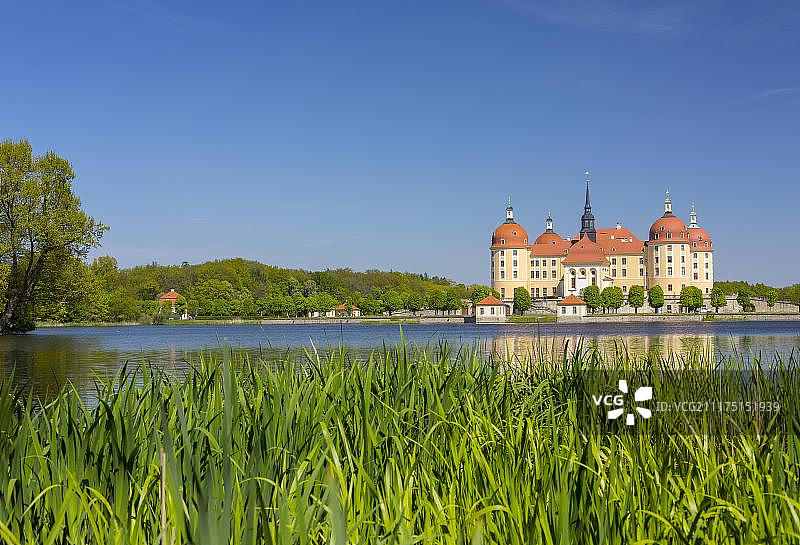 带湖的莫里茨堡狩猎小屋，萨克森，德国，欧洲图片素材