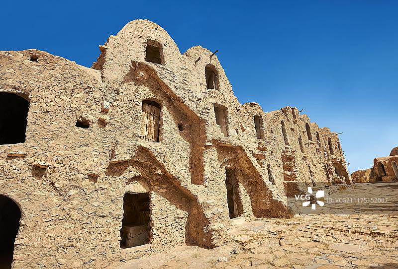 北部撒哈拉泥砖柏柏尔人粮仓，位于突尼斯塔塔温附近图片素材