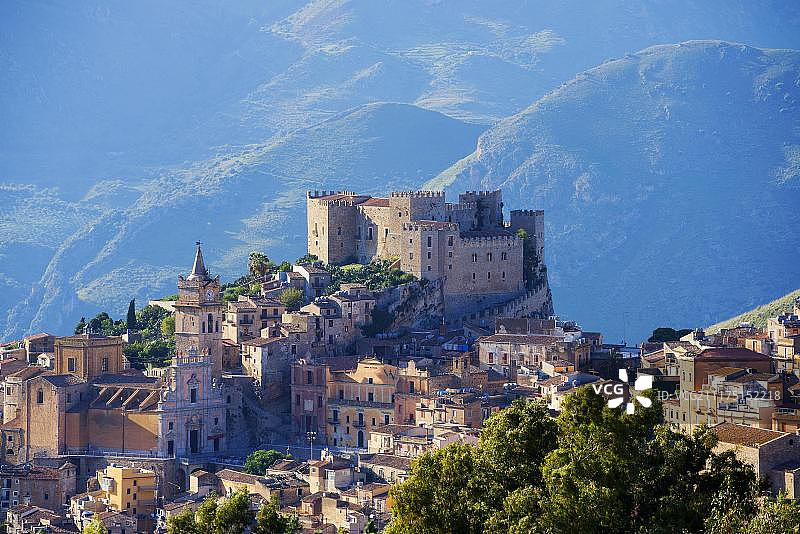 卡卡莫城堡，位于意大利西西里岛巴勒莫省卡卡莫图片素材