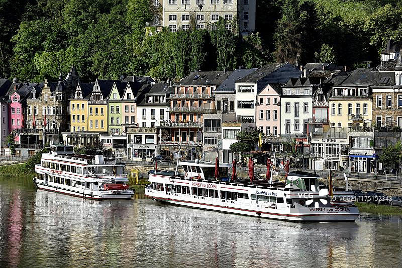 在德国莱茵兰-普法尔茨科赫姆在摩泽尔河上的游览船图片素材