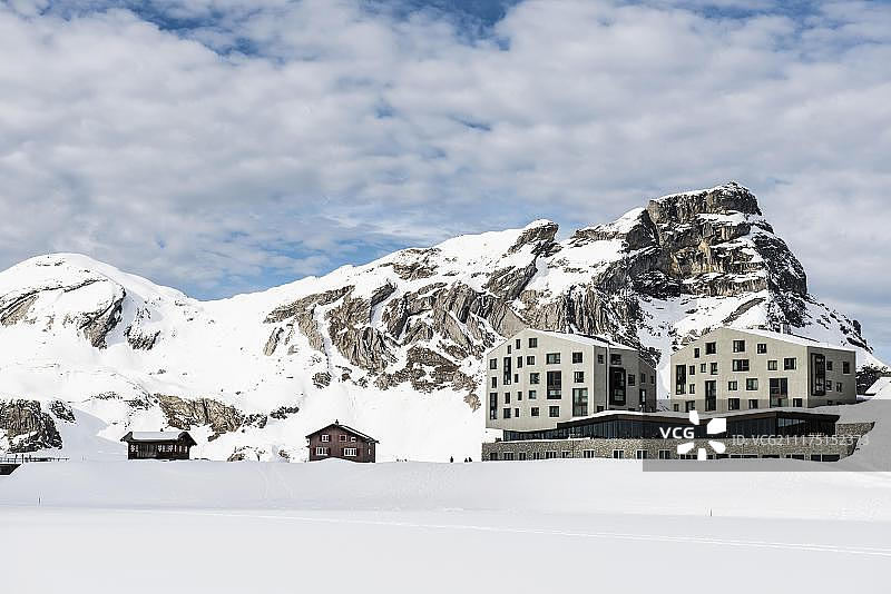 瑞士梅尔希-弗吕特现代酒店雪景图片素材