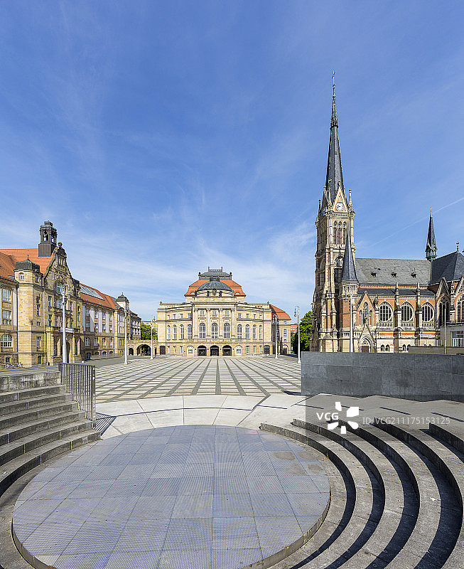 德国开姆尼茨剧院广场上的阿尔伯特国王博物馆、歌剧院和圣彼得教堂图片素材