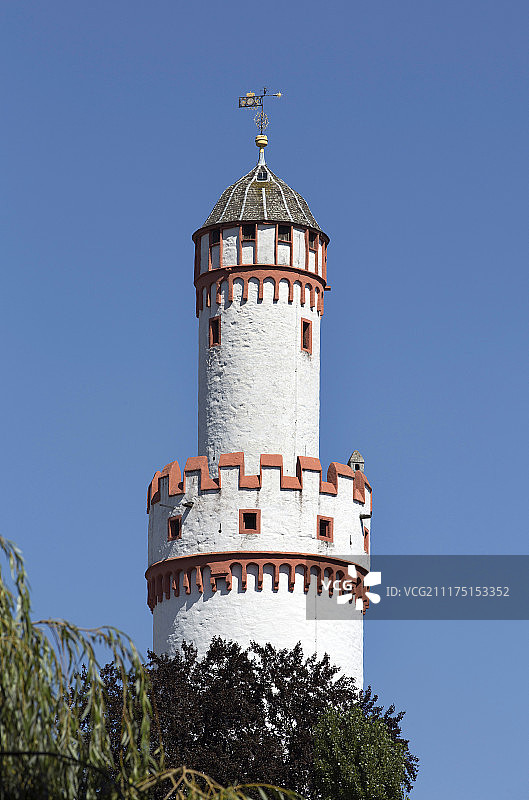 德国巴特洪堡城堡的白色塔楼图片素材