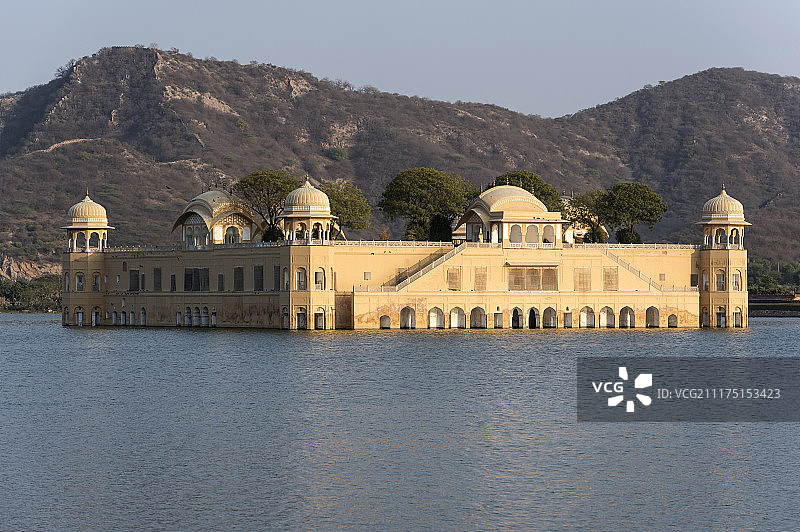 斋浦尔水上宫殿，印度拉贾斯坦邦图片素材
