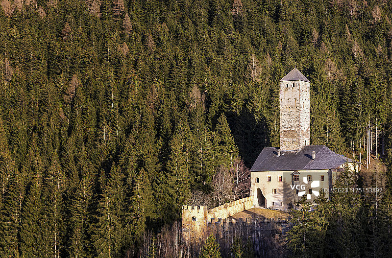 蒙圭尔福城堡，意大利南蒂罗尔图片素材
