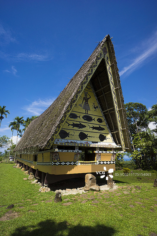 帕劳巴伯尔道布岛的传统男子房屋图片素材