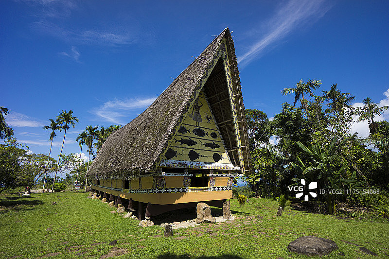 帕劳巴伯尔道布岛的传统男子房屋图片素材