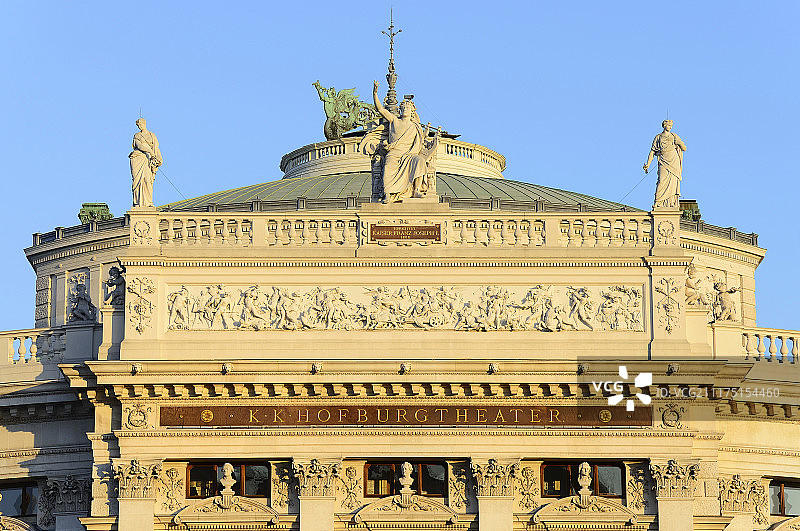 维也纳内城晚霞中的城堡剧院，奥地利，欧洲图片素材
