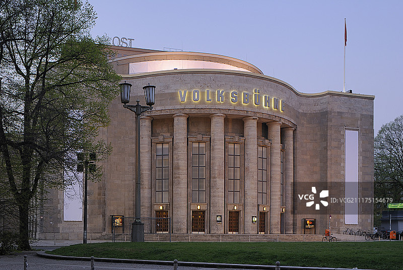 柏林米特区罗莎·卢森堡广场的人民剧院图片素材