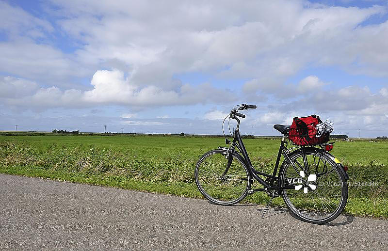 德国弗尔岛上的自行车图片素材