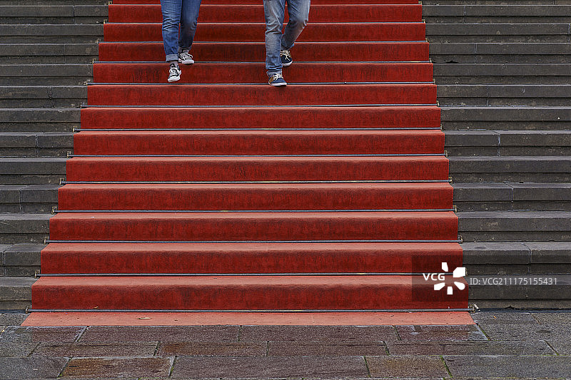 德国柏林音乐厅台阶上的红色地毯图片素材