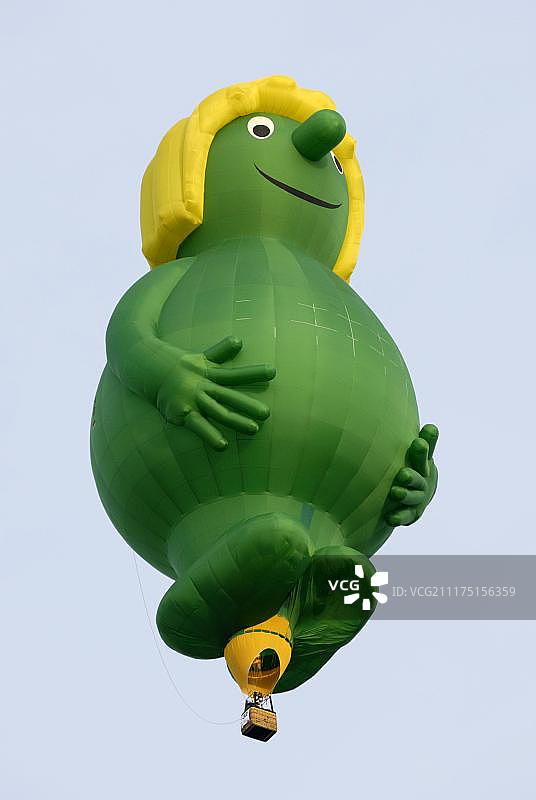 绿色人物造型的热气球，气球帆，2008基尔周，基尔，石勒苏益格-荷尔斯泰因，德国，欧洲图片素材