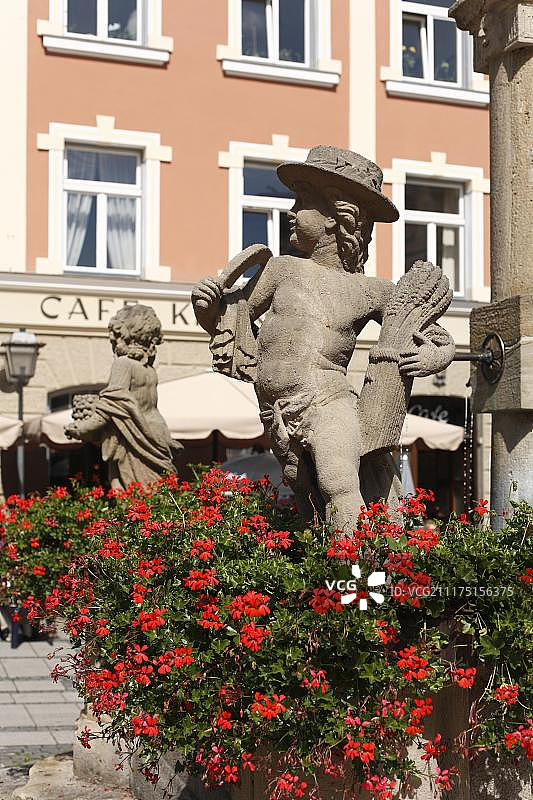 德国巴伐利亚州威尔海姆玛丽安广场的城镇喷泉图片素材