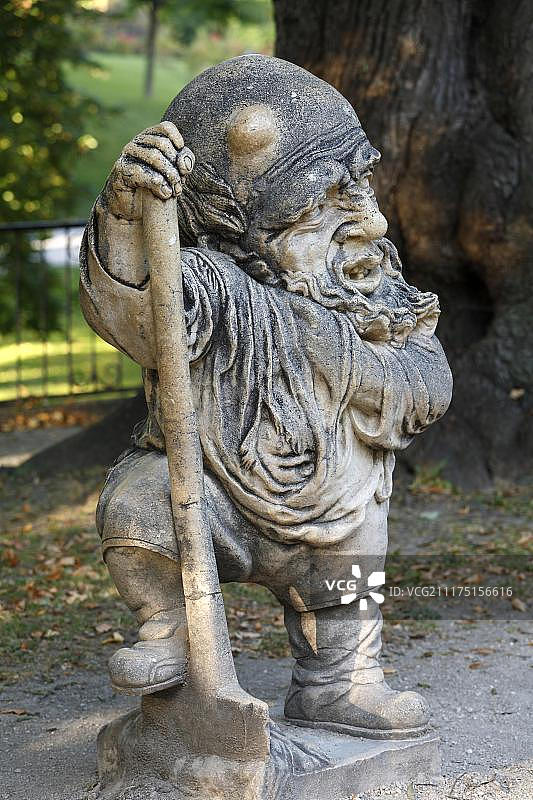 萨尔茨堡米拉贝尔花园的侏儒雕像，奥地利图片素材