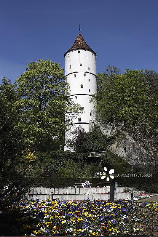 德国巴登-符腾堡比伯拉赫城市花园的白色塔楼图片素材