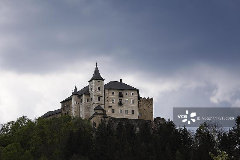 施特拉斯堡城堡，位于奥地利克恩顿州古尔克塔尔山谷图片素材