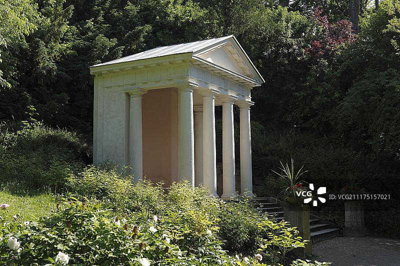 位于奥地利下奥地利州维也纳森林巴登温泉花园的莫扎特神庙图片素材