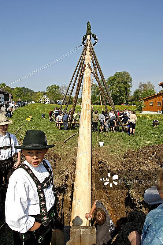 德国Beuerberg的五月柱竖立仪式图片素材