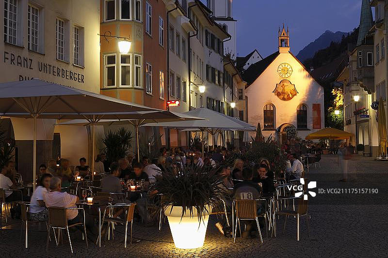 奥地利菲尔德基希集市街和圣约翰教堂图片素材