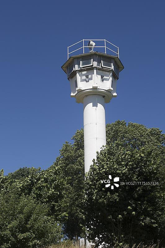 前民主德国边界，位于原分裂城镇默德拉罗伊特的瞭望塔，德意志-德意志博物馆，德国巴伐利亚州-图林根州图片素材