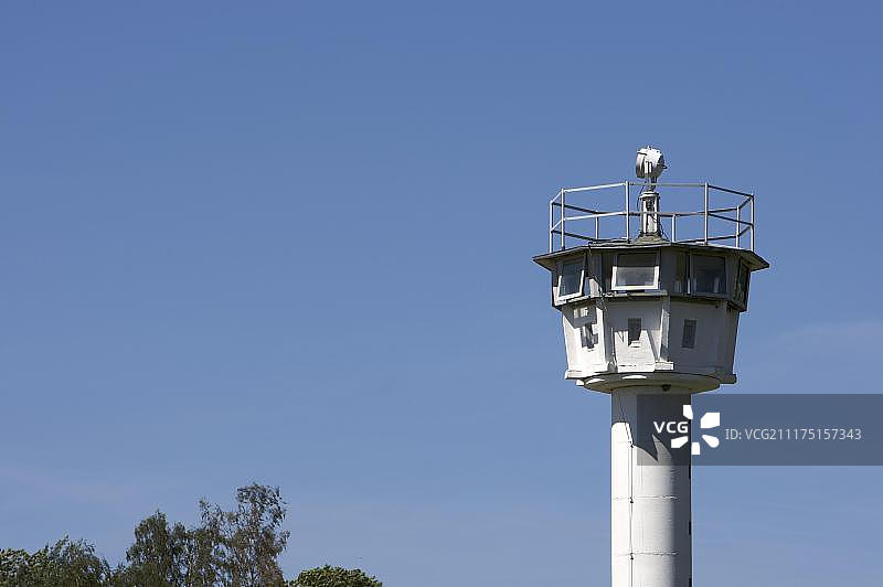 前民主德国边界，位于原分裂城镇默德拉罗伊特的瞭望塔，德意志-德意志博物馆，德国巴伐利亚州-图林根州图片素材