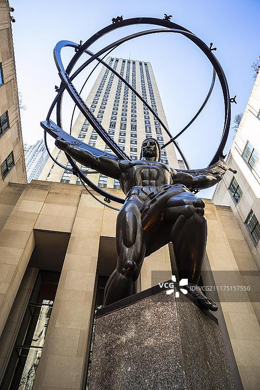 纽约市洛克菲勒中心的阿特拉斯雕像图片素材