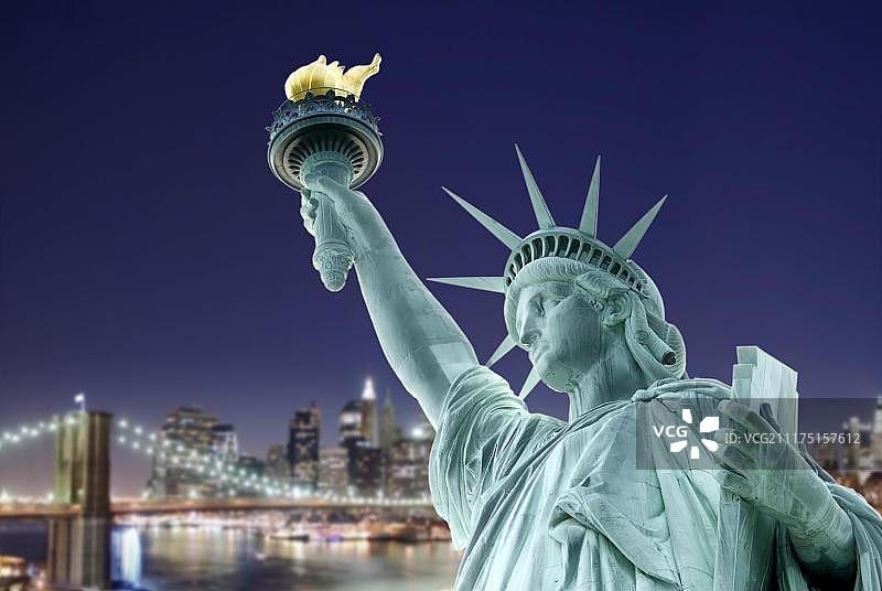 蒙太奇合成图：自由女神像、自由岛、布鲁克林大桥、美国纽约市图片图片素材