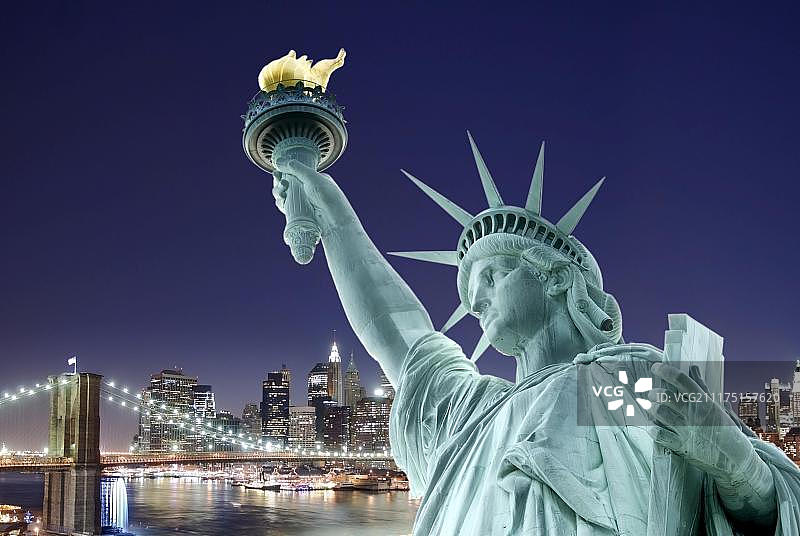 蒙太奇合成图：自由女神像、自由岛、布鲁克林大桥、美国纽约市图片图片素材