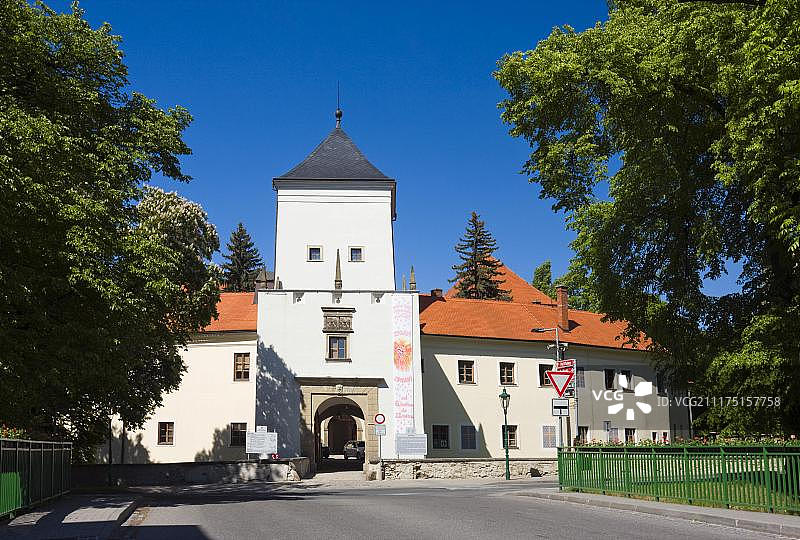 比斯特里采城堡，巴洛克-古典主义城堡，位于捷克共和国兹林地区克罗梅日什区的霍斯季内姆山比斯特日采图片素材