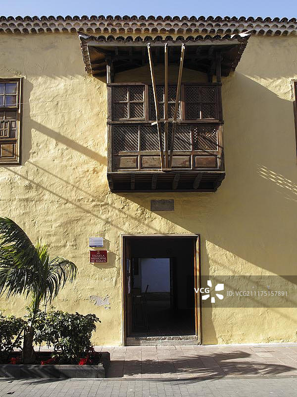 城市舞蹈学校，位于西班牙加那利群岛戈梅拉岛圣塞瓦斯蒂安图片素材