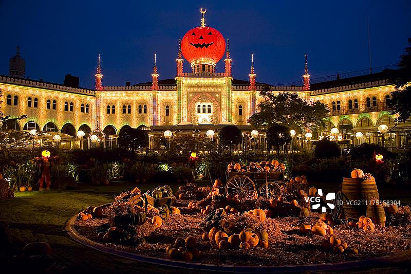 丹麦哥本哈根蒂沃利公园万圣节装饰图片素材