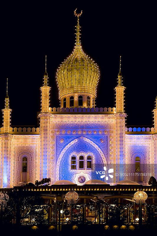 哥本哈根趣伏里公园尼姆圣诞亮灯餐厅图片素材