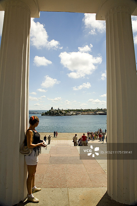 克里米亚塞瓦斯托波尔格拉夫斯海滨大道柱廊入口图片素材