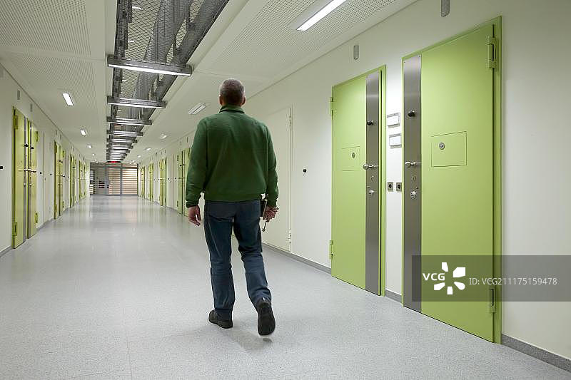 带门的走廊，监狱，杜塞尔多夫监狱，北莱茵-威斯特法伦州，德国，欧洲图片素材