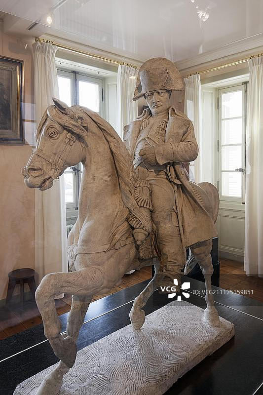 法兰西岛拿破仑博物馆拿破仑骑马雕像图片素材