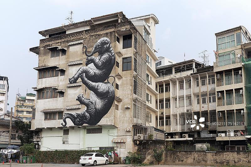 泰国艺术家作品三联画《三国》，曼谷当代艺术博物馆图片素材