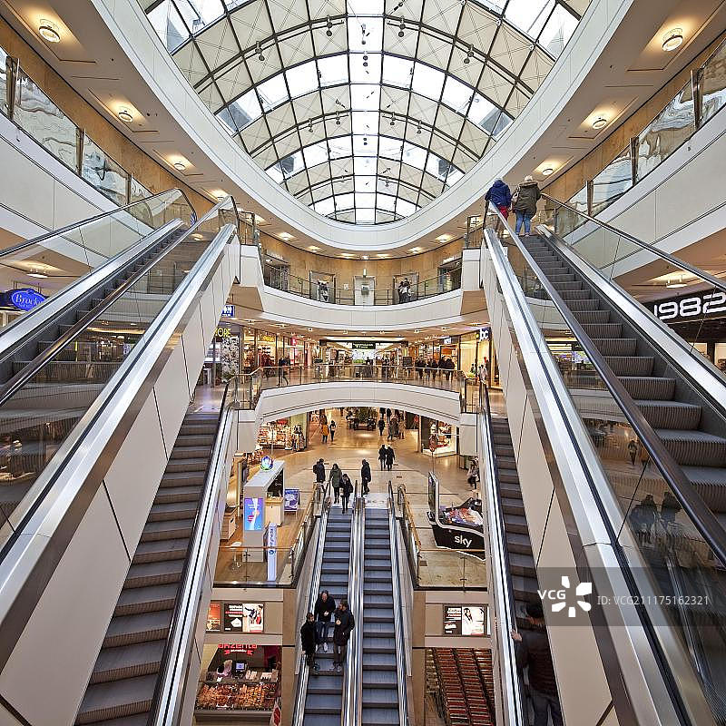 伍珀塔尔市拱廊购物中心，位于德国北莱茵-威斯特法伦州贝尔吉施地区图片素材