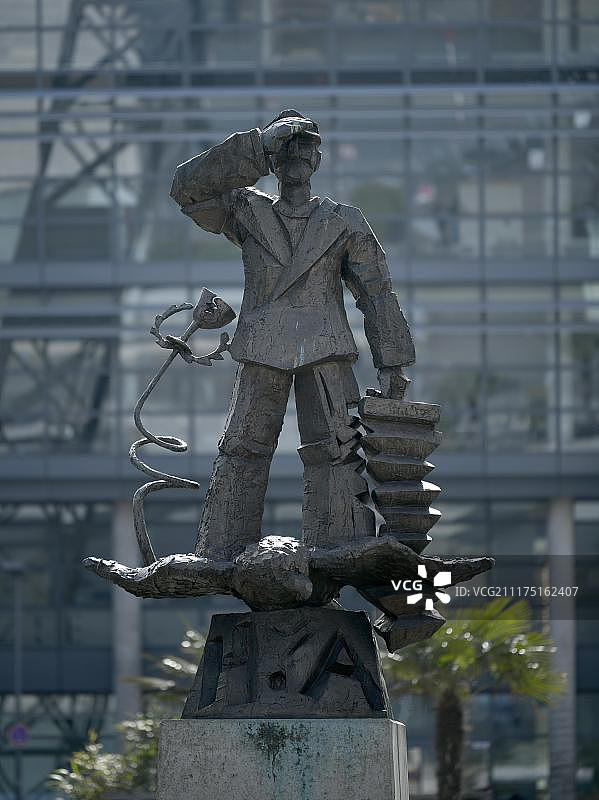 德国杜塞尔多夫媒体港的汉斯·阿尔伯雕塑图片素材