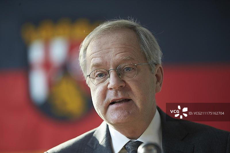 德国莱茵兰-普法尔茨州司法部长格哈德·罗伯斯图片素材