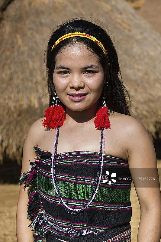 身着传统服装的普农族妇女，少数民族，普农族，布农族，森莫诺隆，蒙多基里省，柬埔寨，亚洲图片素材