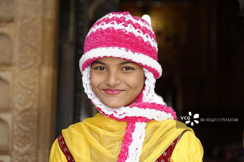 年轻的印度女性肖像，位于卡纳塔克邦迈索尔，南印度，印度，亚洲图片素材