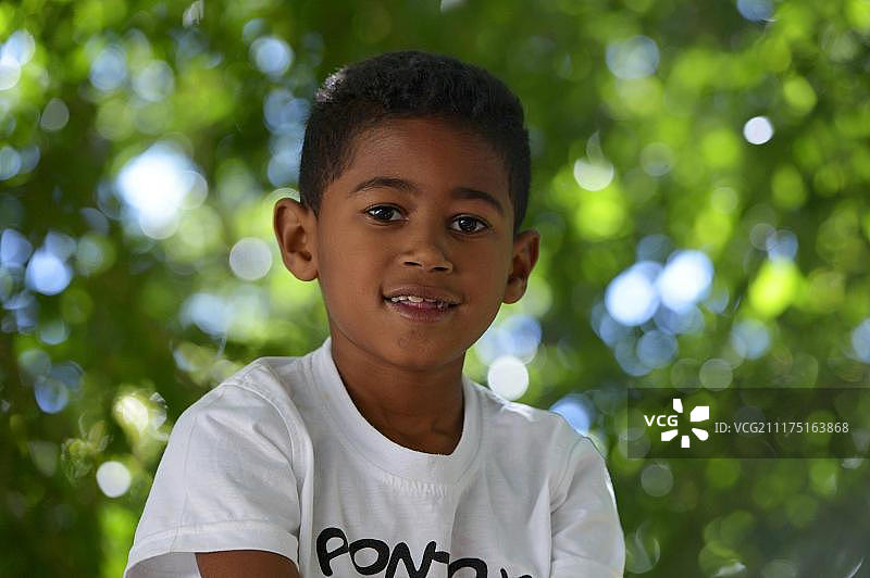 巴西塞阿拉州克拉图市蓬塔达塞拉的年轻人图片素材