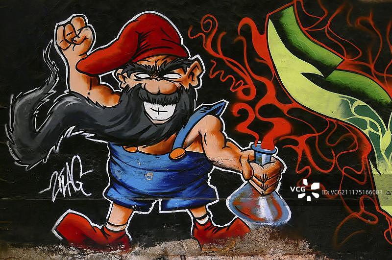 法国工厂废墟墙上的涂鸦图片素材