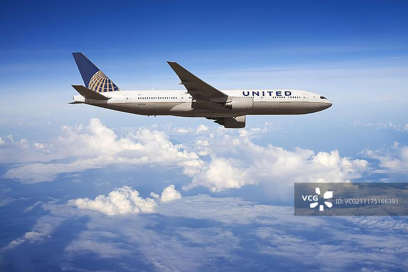 美国联合航空公司波音777飞行中图片素材