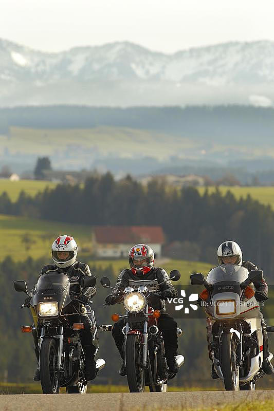 雅马哈XJ摩托车驾驶图片素材