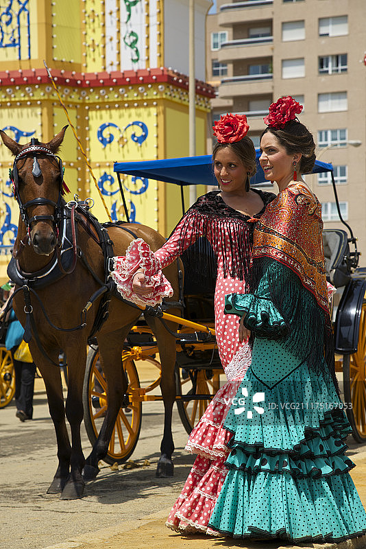 西班牙安达卢西亚塞维利亚四月节上的弗拉明戈舞者图片素材
