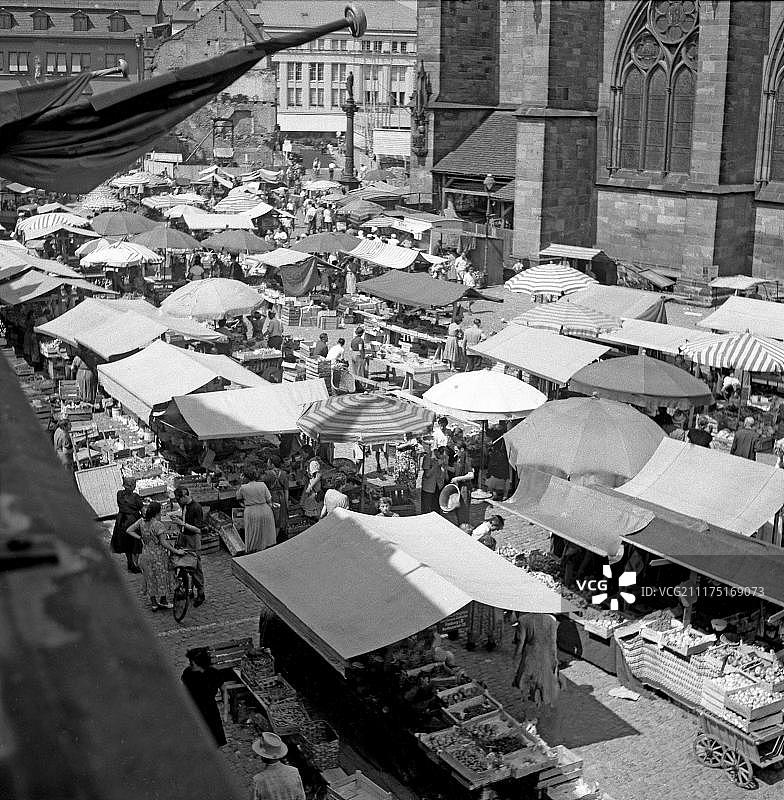 弗莱堡大教堂市场摊位概览，德国图片素材