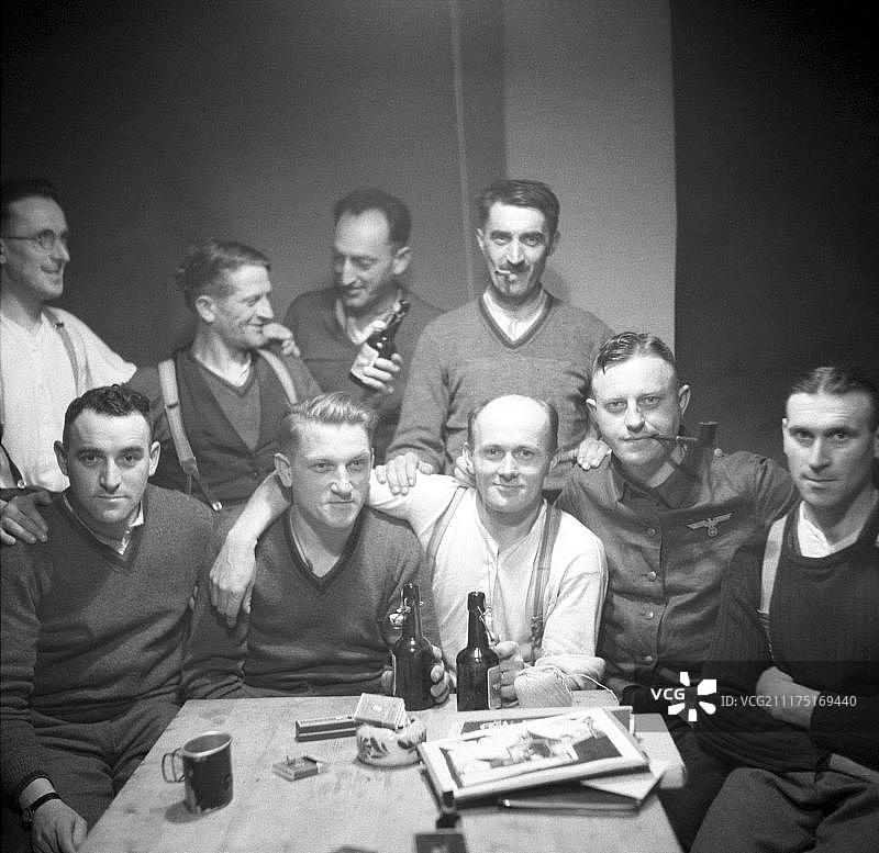 约1939,1941年德国国防军训练德国士兵合影乌尔姆，德国，欧洲图片素材