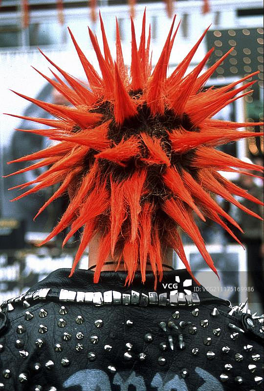 德国柏林朋克红发造型图片素材