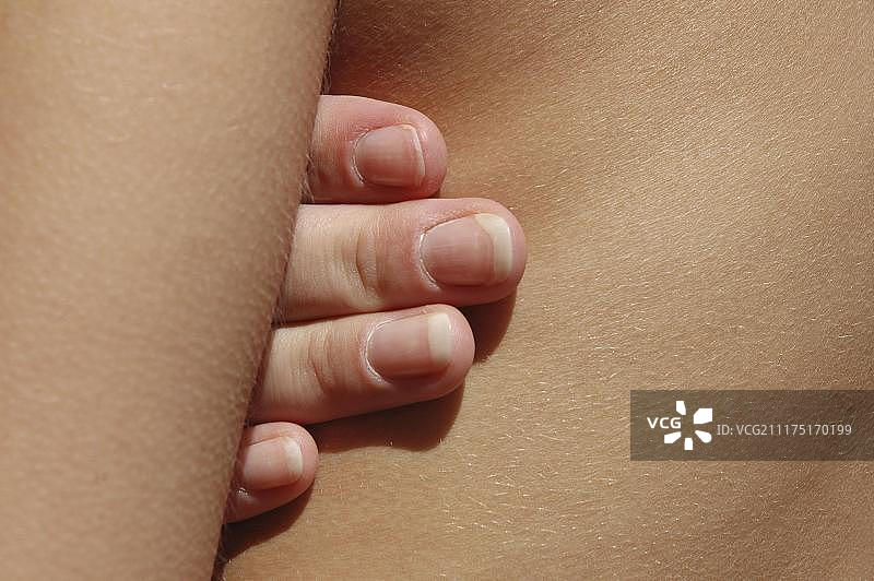 手指触摸裸露的皮肤，德国，欧洲图片素材